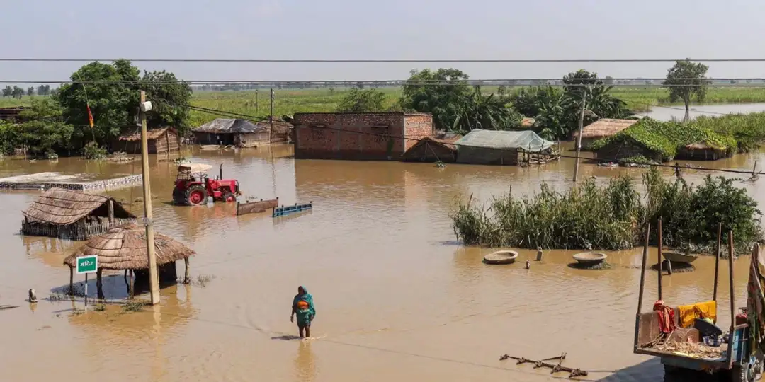 सारण में तटबंध टूटने के बाद पानापुर में बाढ़ का संकट, बिजली कटी तो ठप होगा मोबाइल नेटवर्क सारण में तटबंध टूटने के बाद पानापुर में बाढ़ का संकट, बिजली कटी तो ठप होगा मोबाइल नेटवर्क