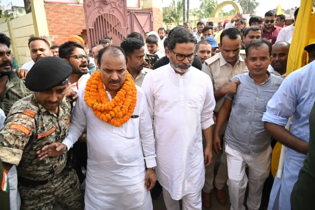 प्रशांत किशोर का एनडीए पर हमला, सारण में दिया हॉट लाइन का फॉर्मूला