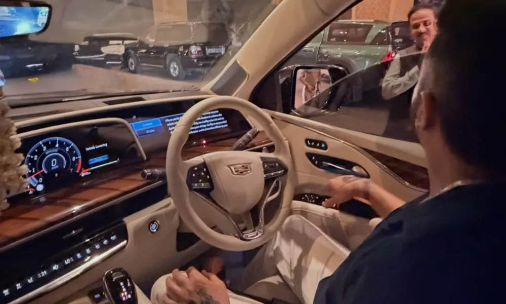 गायक मीका सिंह ने खरीदी 5 करोड़ की लग्जरी SUV, भारत में नहीं होती बिक्री