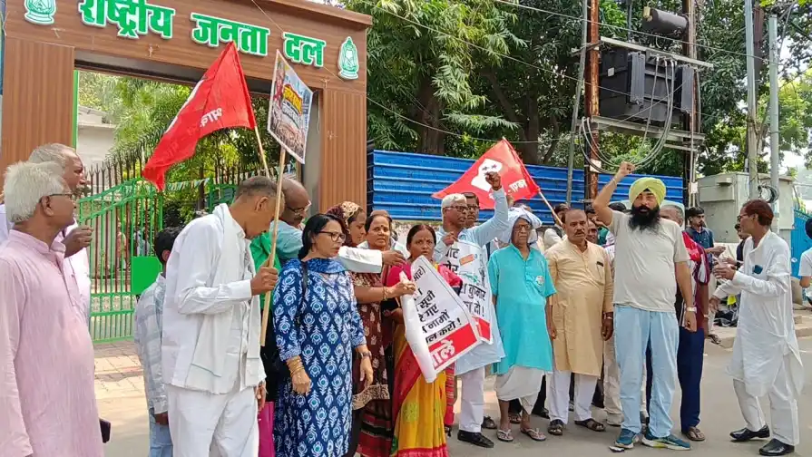 ज्ञानेश कुमार के इस्तीफे की मांग पर बिहार से दिल्ली तक विपक्ष का संग्राम, वोट चोरी के आरोपों पर गरमाई सियासत