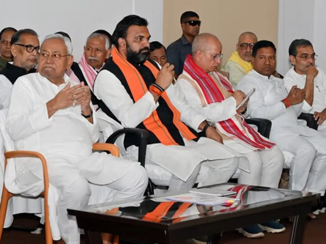 बिहार में महासियासी हलचल, NDA के सभी सांसद और विधायक पटना तलब बिहार में महासियासी हलचल, NDA के सभी सांसद और विधायक पटना तलब