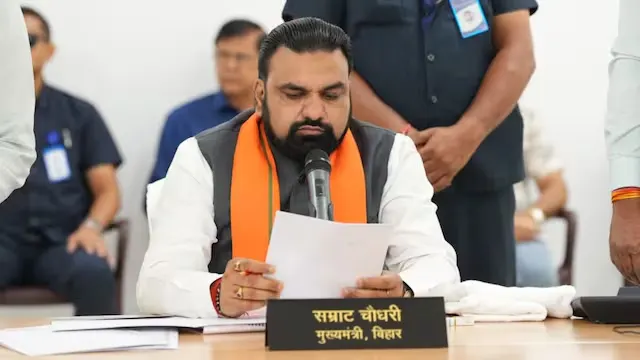 बिहार के 1.08 करोड़ पेंशनभोगियों के खाते में डीबीटी से आएं 1100-1100 रुपये बिहार के 1.08 करोड़ पेंशनभोगियों के खाते में डीबीटी से आएं 1100-1100 रुपये