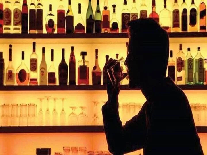 23 साल से कम उम्र के युवाओं को शराब परोसने वाले पर सख्त कार्रवाई