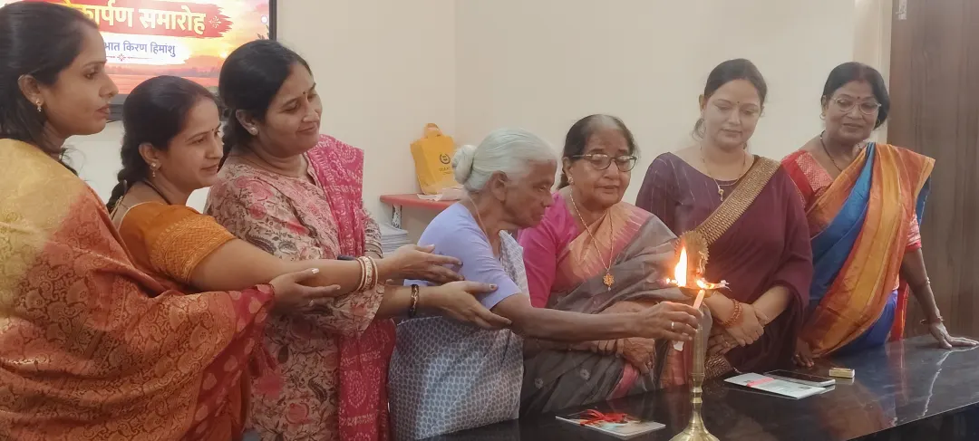छपरा में पत्रकार प्रभात किरण हिमांशु की पहली पुस्तक 'सुकुरती' का विमोचन