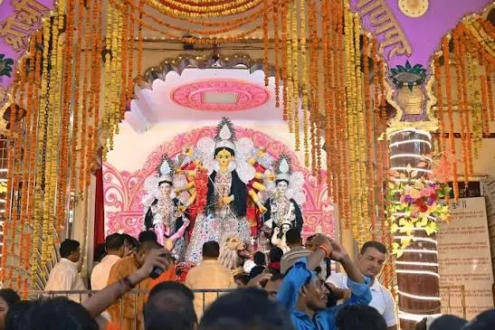 मुंगेर का कल्याणपुर बना बिहार का आकर्षण केंद्र, ₹3 करोड़ के ट्विन टावर पंडाल में दिखी 363 साल पुरानी आस्था