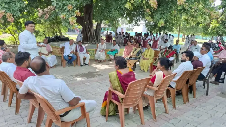 सारण शिक्षक निर्वाचन क्षेत्र: मांझी में शिक्षकों से मिले ई. आनंद पुष्कर, सेवा शर्तों और पदोन्नति पर हुई चर्चा