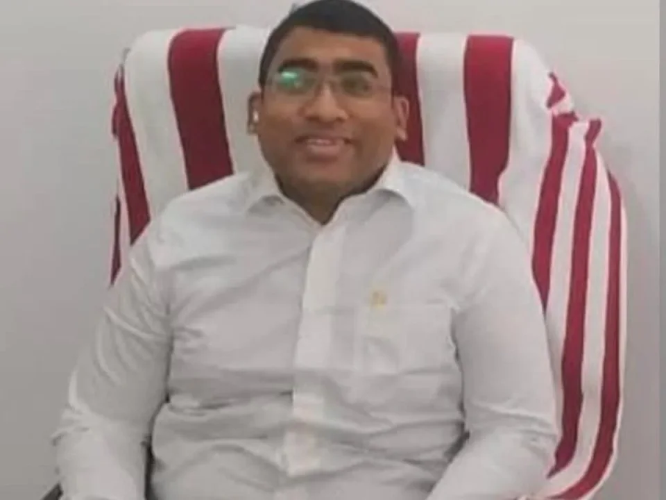 बक्सर में मुख्यमंत्री के हेलीकॉप्टर लैंडिंग विवाद पर बड़ी कार्रवाई, नगर परिषद के कार्यपालक पदाधिकारी निलंबित