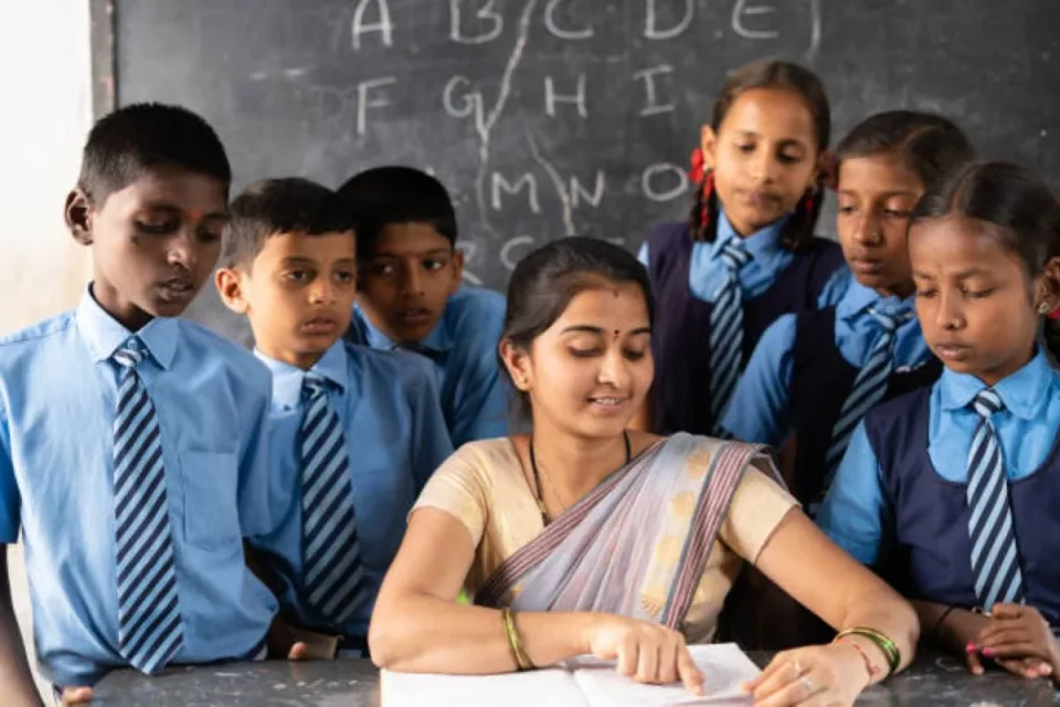 बिहार में सरकारी शिक्षकों की ट्रांसफर-पोस्टिंग के नए नियम जारी, छात्रों की संख्या के आधार पर होगा समायोजन