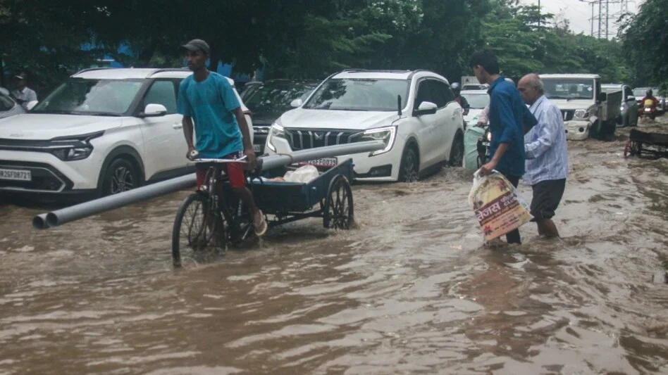 बिहार के 16 जिलों में झमाझम बारिश का अलर्ट, अगले 48 घंटों में बदलेगा मौसम का मिजाज