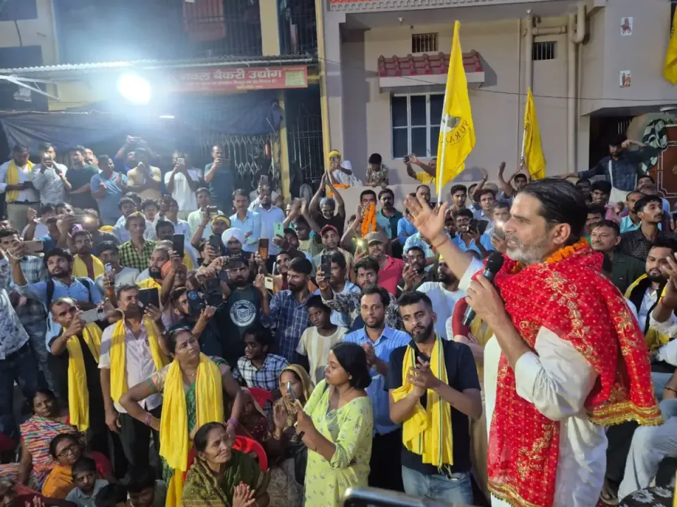 बांकीपुर उपचुनाव में राजद उम्मीदवार रेखा गुप्ता अकेली, तेजस्वी यादव के यूरोप दौरे पर उठे राजनीतिक सवाल