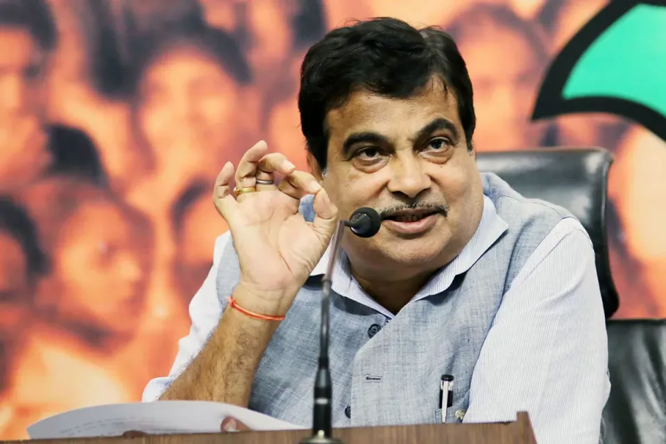 लखनऊ-कानपुर एक्सप्रेसवे का उद्घाटन: नितिन गडकरी बोले- अब देश में हवा में उड़ने वाली बसें लाने की है तैयारी