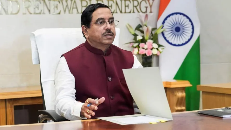 New Education Minister: कौन हैं प्रहलाद जोशी, शिक्षा मंत्री की जिम्मेदारी कैसे निभाएंगे?