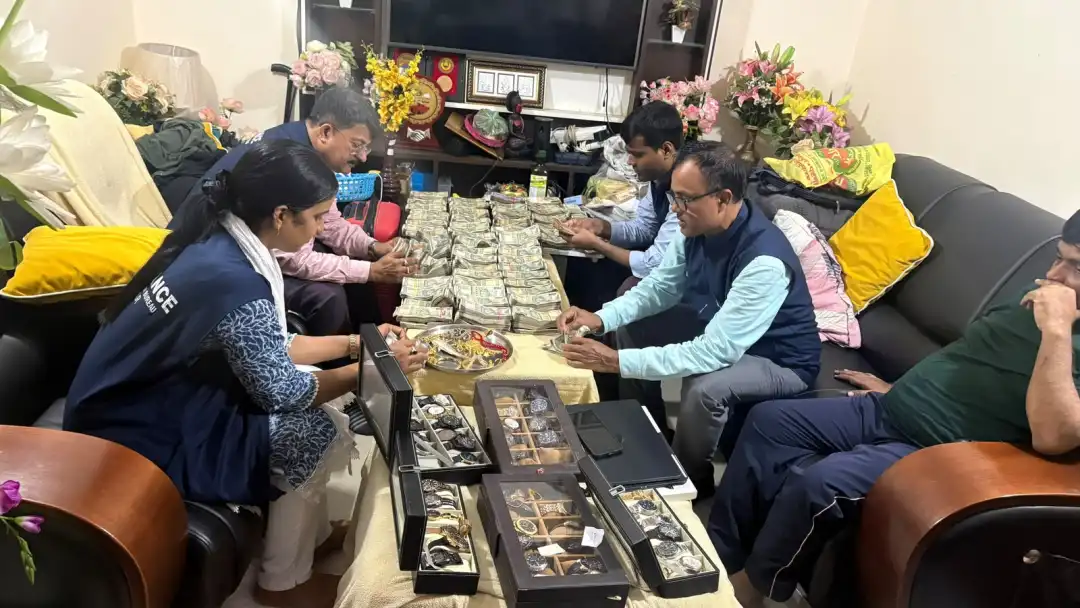 Patna Vigilance Raid: ADM सप्लाई और सब रजिस्ट्रार के ठिकानों पर छापा, 1.06 करोड़ कैश बरामद Patna Vigilance Raid: ADM सप्लाई और सब रजिस्ट्रार के ठिकानों पर छापा, 1.06 करोड़ कैश बरामद