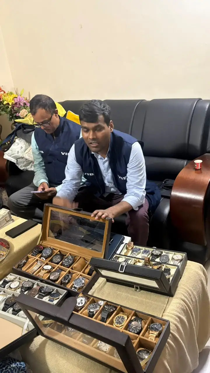 Patna Vigilance Raid: ADM सप्लाई और सब रजिस्ट्रार के ठिकानों पर छापा, 1.06 करोड़ कैश बरामद Patna Vigilance Raid: ADM सप्लाई और सब रजिस्ट्रार के ठिकानों पर छापा, 1.06 करोड़ कैश बरामद