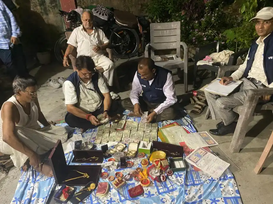 Patna Vigilance Raid: ADM सप्लाई और सब रजिस्ट्रार के ठिकानों पर छापा, 1.06 करोड़ कैश बरामद Patna Vigilance Raid: ADM सप्लाई और सब रजिस्ट्रार के ठिकानों पर छापा, 1.06 करोड़ कैश बरामद