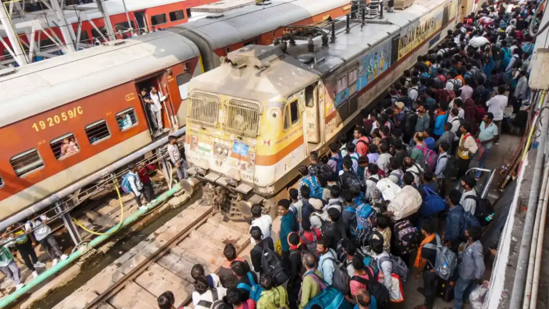 Train Cancelled: आज 32 ट्रेनें रद्द, 30 का बदला रूट | Bihar Train News | Mokama Rail Bridge